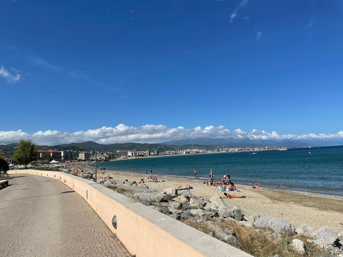 Autumn Lägenhet Vado Ligure Exteriör bild